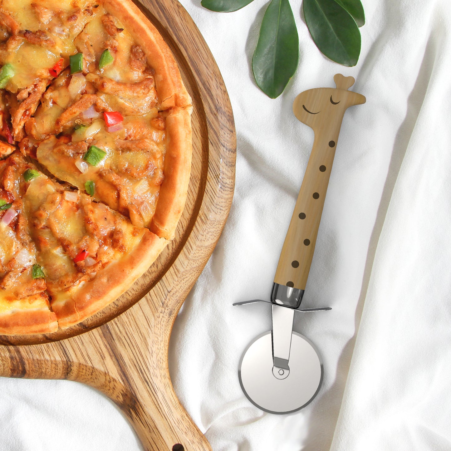 Steti Natural Wood Pizza Cutter, Giraffe